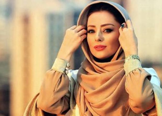 حرف‌های عجیب نفیسه روشن روی تخت بیمارستان/عکس
