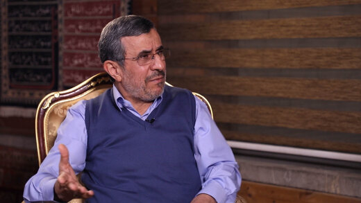 احمدی نژاد برای جمع کردن افراد در مقابل خانه اش هزینه می کند