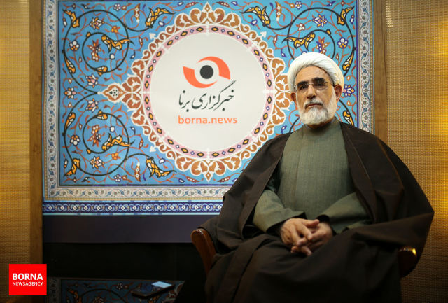 تنها مرجعی که می‌تواند رئیس جمهور را نقد کند، رهبری است