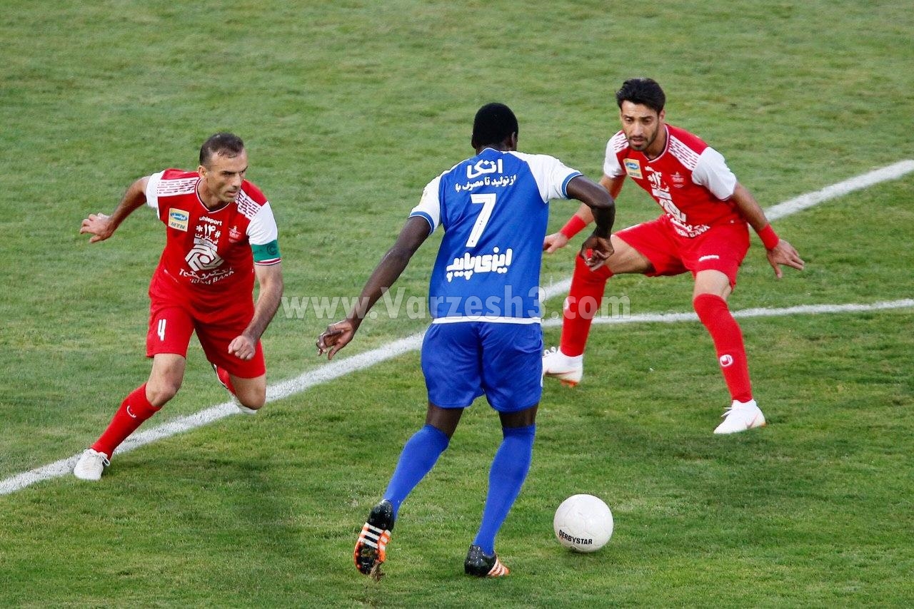 خیز بلند ستاره مد نظر استقلال برای گلزنی به پرسپولیس