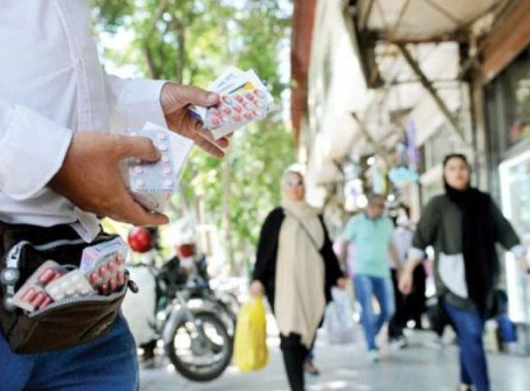 گزارش‌هایی مبنی بر فروش واکسن تقلبی در بازار سیاه داشته ایم؛ سرنگ خالی را پر می‌کنند و به نام واکسن می‌فروشند