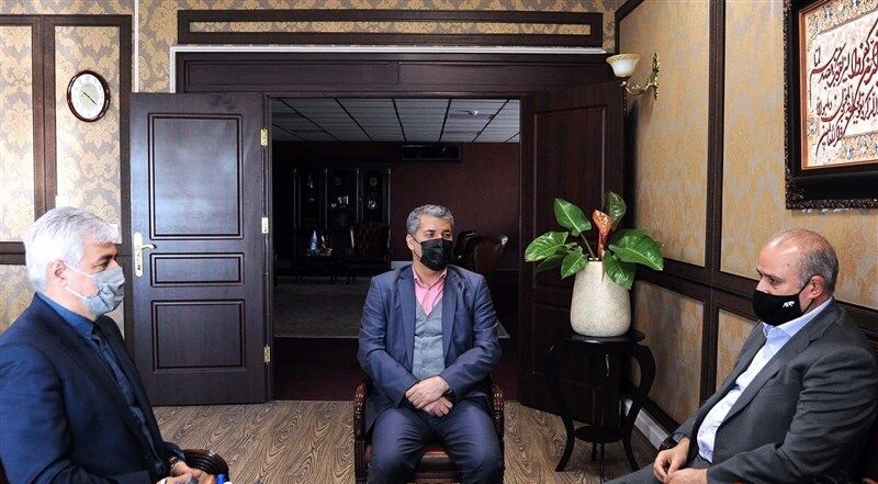 وزیر ورزش برای حل مشکل استقلال و پرسپولیس دست به دامن این مرد شد