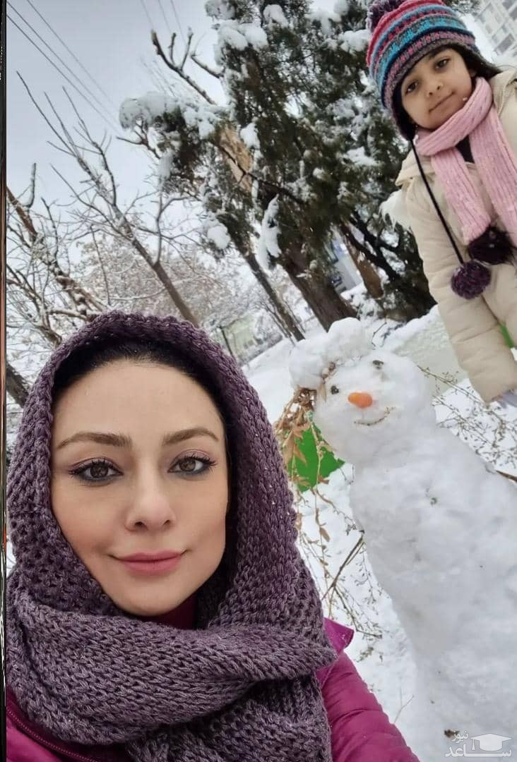 یکتا ناصر و دخترش در حال ساختن آدم برفی + عکس یکتا ناصر و دخترش در حال ساختن آدم برفی + عکس