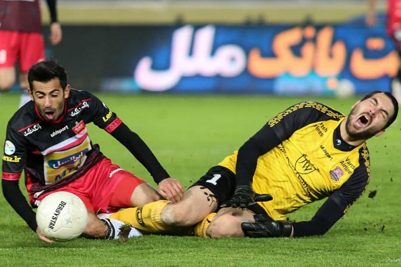 تصویری از جنجالی ترین صحنه بازی نساجی – پرسپولیس