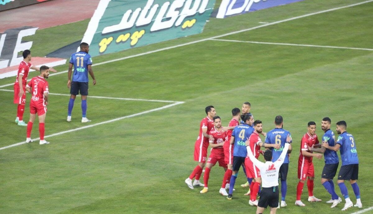 استقلال از پرسپولیس پیشی می گیرد ؟ آبی ها فقط در یک صورت قهرمان می شوند