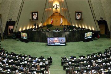 منتقدان اقتصادي به مجلس بي‌اعتمادند
