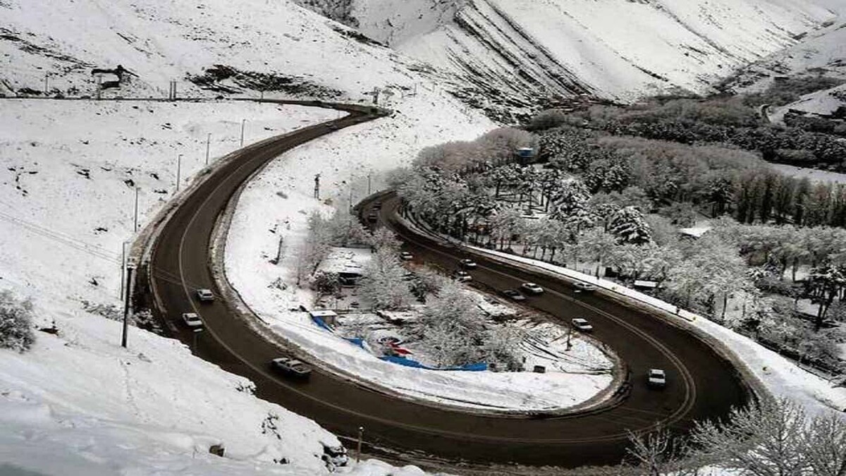 کولاک و برف جاده‌های کوهستانی در آخر هفته