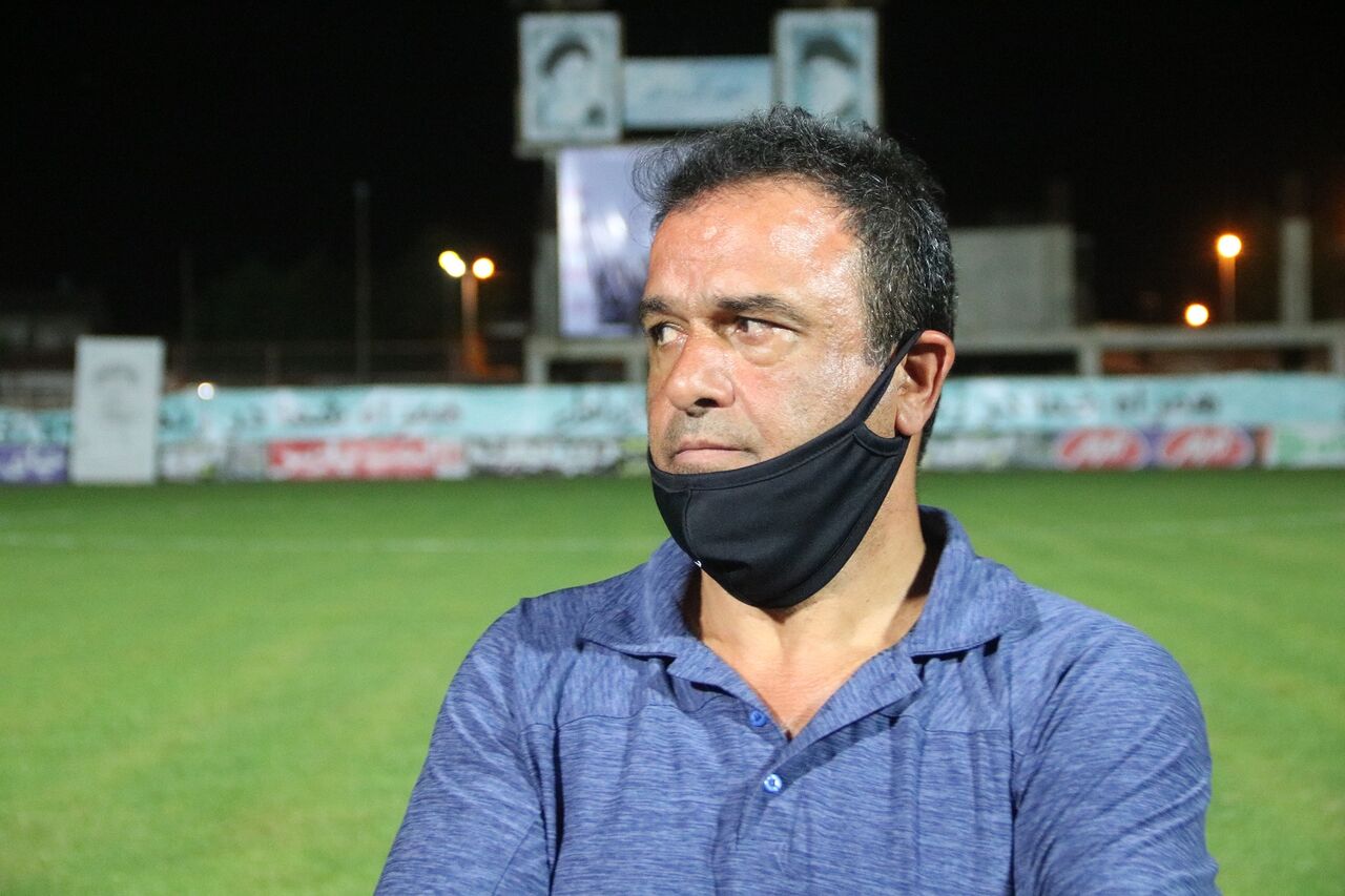 حمله عجیب یک پرسپولیسی به داور بازی با استقلال