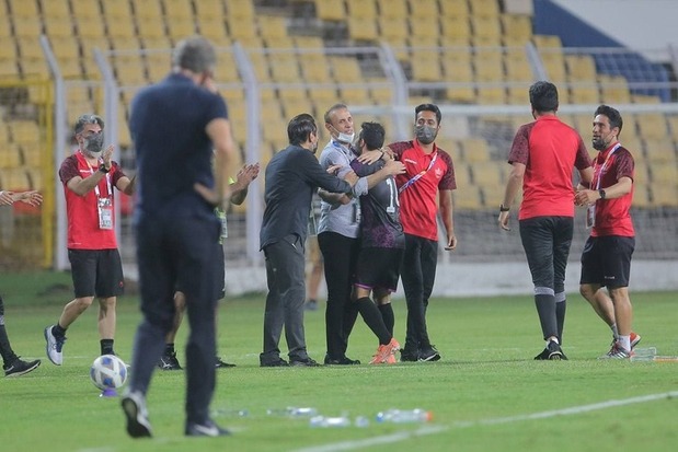 جنگ بچگانه دو باشگاه پرسپولیس و استقلال خارج از زمین!