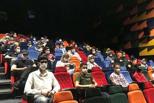 اکران عاشقانه سینما‌ها همراه با قلیان؟!