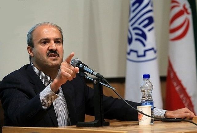 تفکر روحانی با احمدی نژاد فرق داشت