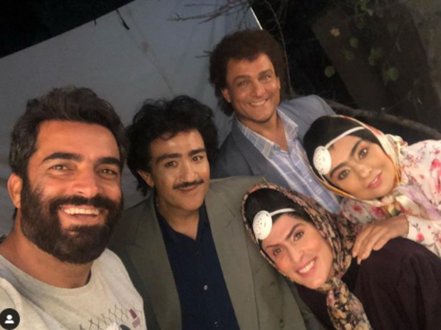 سلفی منوچهر هادی با بچه های نیسان آبی + عکس