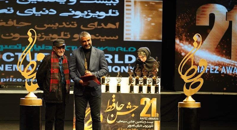 مرد پرسپولیسی جوایز را یکی پس از دیگری درو می کند