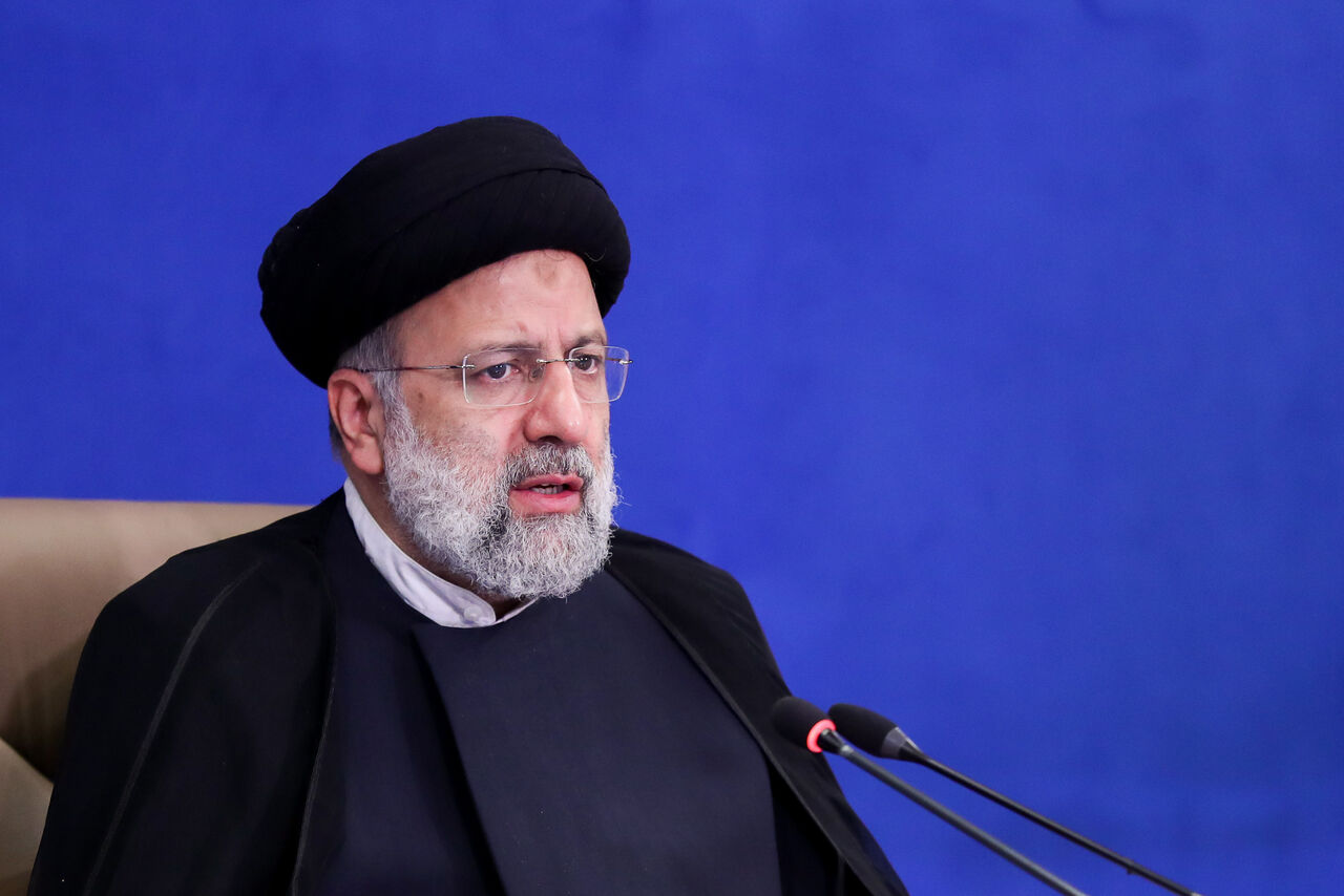رئیسی: گره زدن اقتصاد کشور به غرب در دولت قبل همه را رنج می‌داد/ رشد اقتصادی 8 درصدی در بودجه 1401 در نظر گرفته شده است