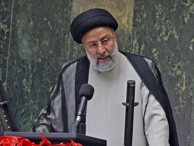 رئیسی: در گذشته، اقتصاد را به اراده بیگانگان گره زده بودند؛ این اشکال جدی همه را رنج می‌داد