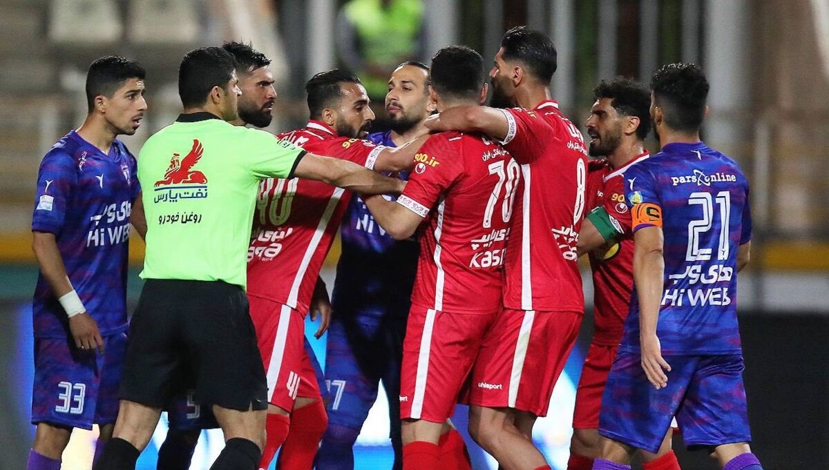 اتفاق باورنکردنی در بازی پرسپولیس و هوادار ؛ کار به فحش و فحش کاری رسید