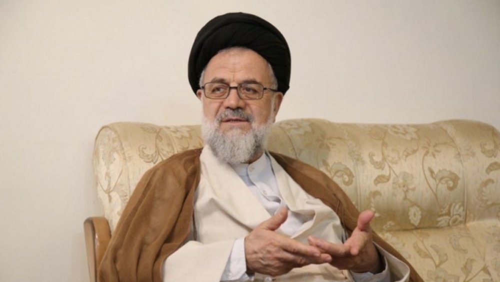 مسئولان خود را هم‌ردیف مردم قرار دهند، مشکلات حل می‌شود