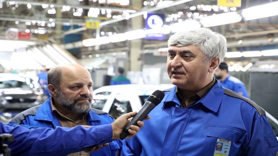 مدیرعامل ایران خودرو: درخواست ما از مسئولان لغو قیمت گذاری دستوری است / دلیلی ندارد خودروهای خود را با زیان عرضه کنیم / قرعه کشی سبب زیان ده ها هزار میلیارد تومانی به خودروسازان شده؛ موظف به پیگیری دریافت خسارت از دولت هستم