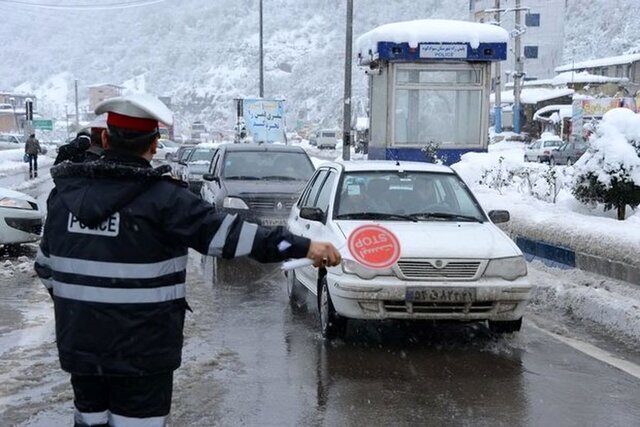 جاده‌های شمالی درگیر برف/ ترافیک سنگین در آزادراه قزوین-کرج