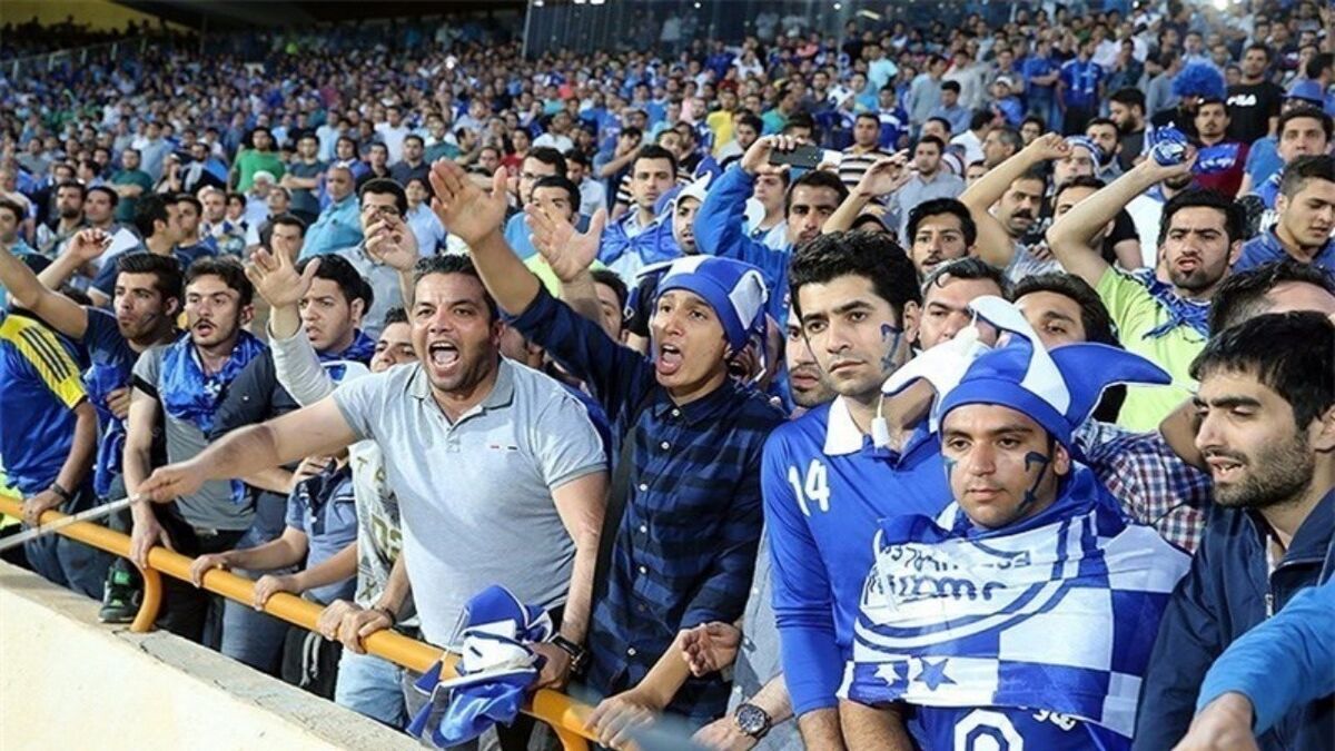هواداران استقلال حسابی پشت ساپینتو در آمدند