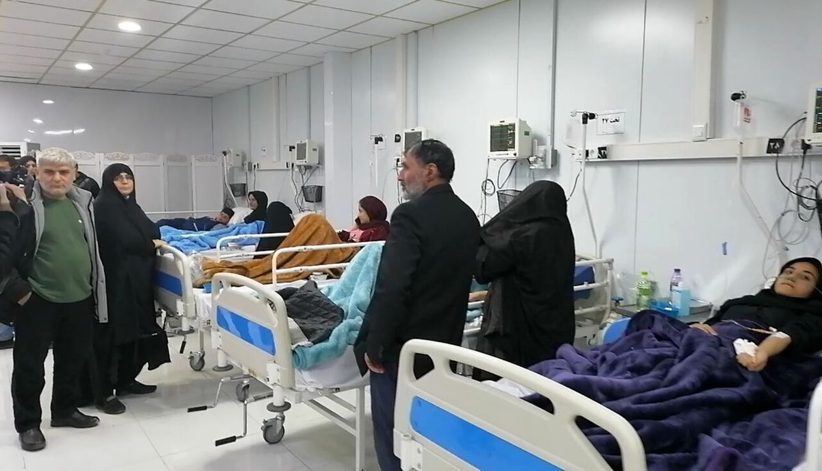 در یکی از تیم‌های دستگیر شده در لارستان، سه نفرشان در اغتشاشات اخیر فعالیت داشتند / یکی از این افراد، مواد تحریک کننده را از طریق فرزند خود به داخل مدرسه منتقل می‌کرد / او پس از بروز بدحالی دانش آموزان بلافاصله از آنان فیلم تهیه و برای رسانه‌های معاند ارسال می‌کرد