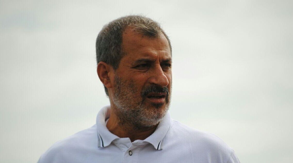 محمد مایلی کهن مهدی تاج را شست و پهن کرد