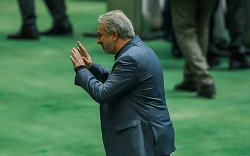 نه قرعه‌کشی حذف شد و نه ۱۰۰هزار خودروی وارداتی به بازار رسید