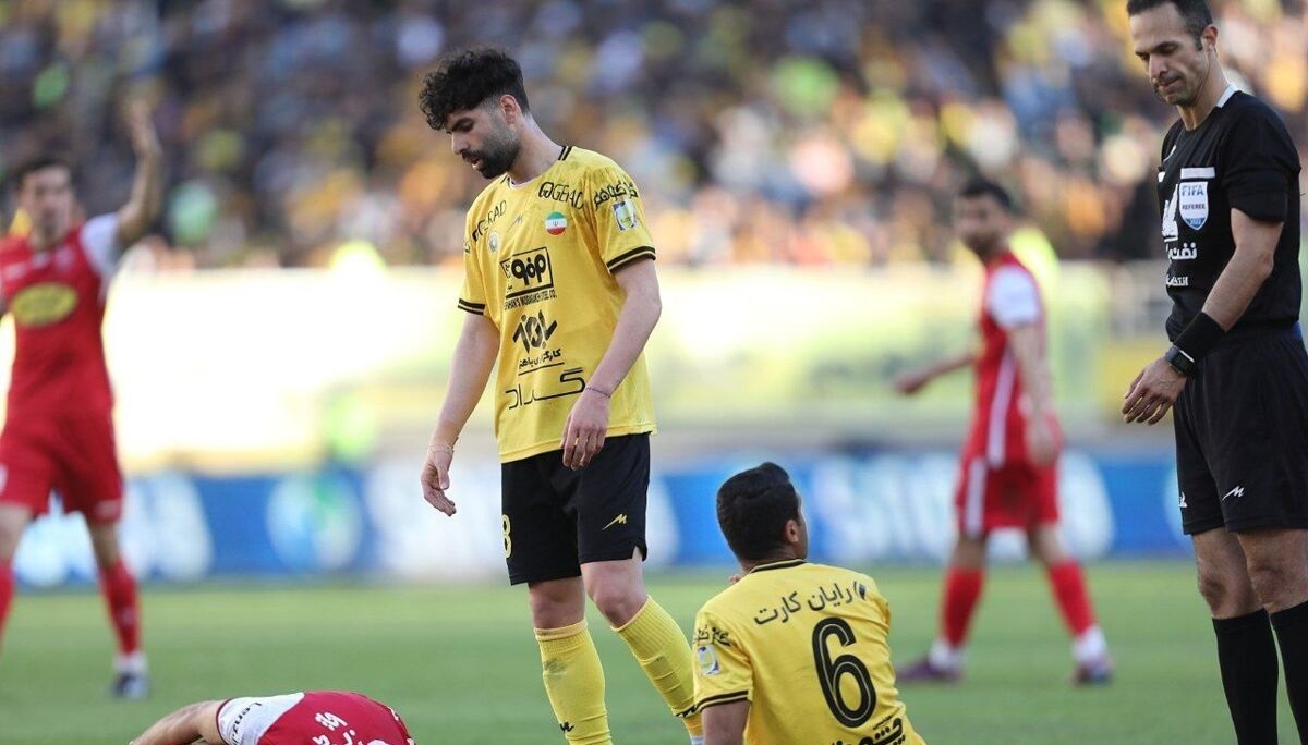 اشتباه محرز داوری در مصاف پرسپولیس – سپاهان ؛ بیژن حیدری نمره منفی گرفت؟
