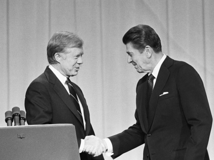 در سال ۱۹۸۰، نزدیکان ریگان به ایران پیشنهاد کردند که گروگان‌ها را تا بعد از انتخابات آزاد نکنید تا کارتر شکست بخورد / گفته بودند ریگان بعد از پیروزی، معامله بهتری برای تهران خواهد داشت