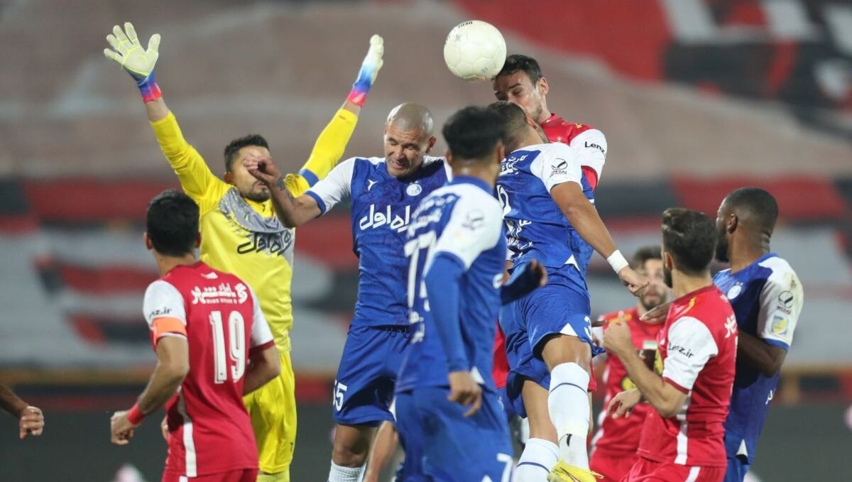 استقلال و پرسپولیس به پای هم پیچیدند