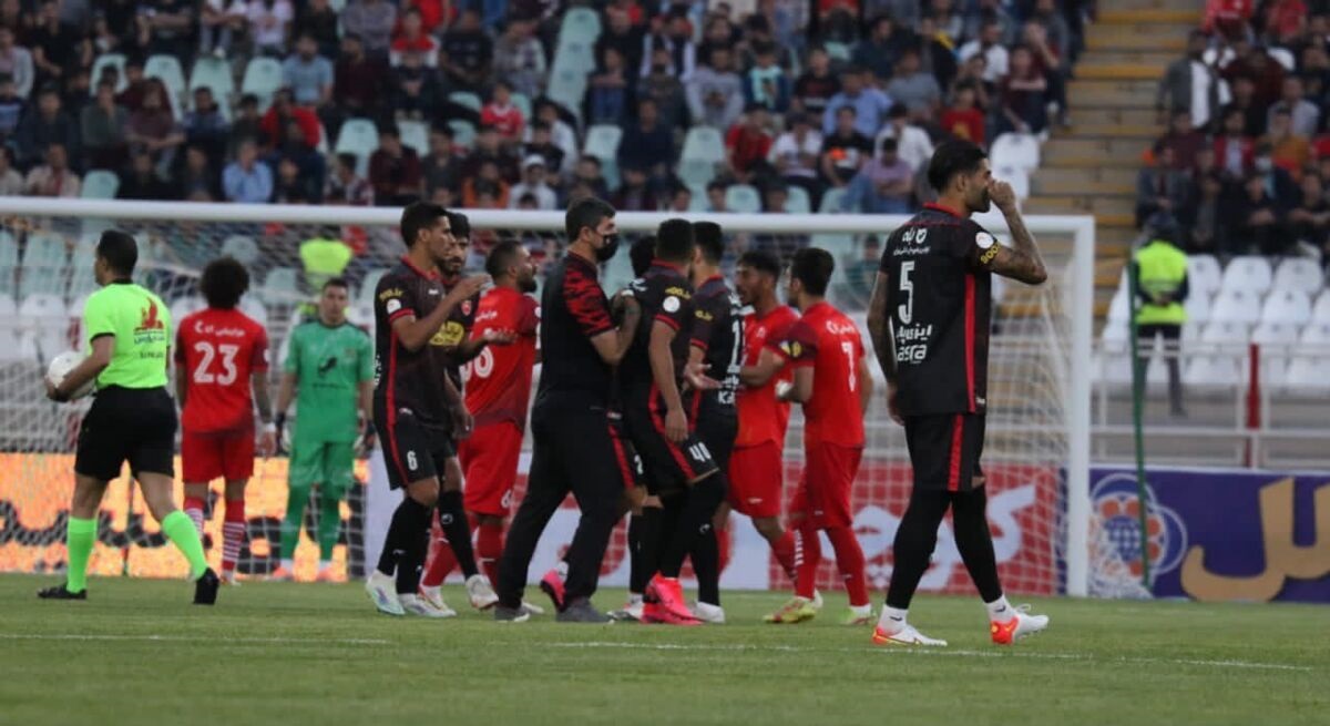 پیشکسوت پرسپولیس کریم باقری را شست و پهن کرد
