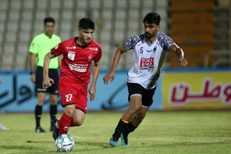 مدافع راست ملی‌پوش باید به پرسپولیس باز می گردد ؟