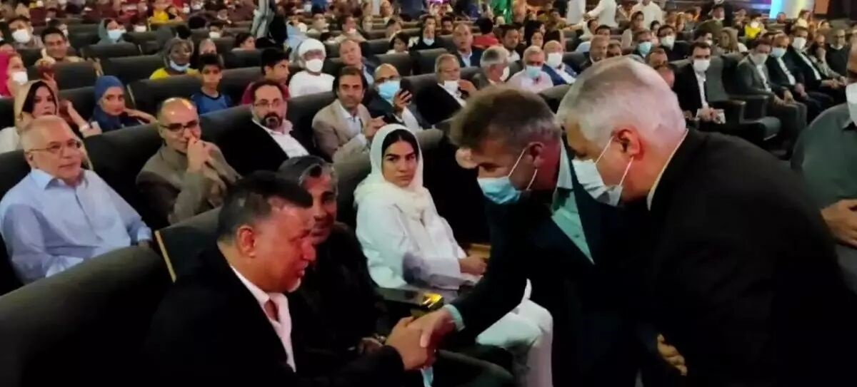 علی دایی واکنش نشان داد ؛ ماجرای بی اعتنایی به وزیر ورزش علی دایی واکنش نشان داد ؛ ماجرای بی اعتنایی به وزیر ورزش