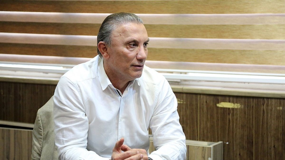 عصبانیت یک پرسپولیسی ؛ تیم‌های دیگر دوتا دوتا مهاجم می‌خرند؛ پرسپولیس نمی‌تواند!