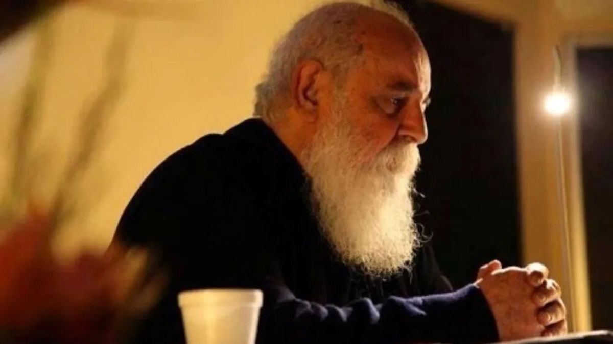 رأی دادگاه کلن به نفع انتقال پیکر هوشنگ ابتهاج به ایران