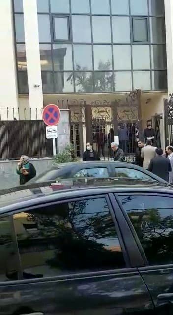 عکسی پربازدید از حضور مهران مدیری در دادسرا عکسی پربازدید از حضور مهران مدیری در دادسرا