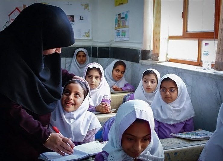 معلمان قراردادی: ۶ ماه است حقوق نگرفتهایم معلمان قراردادی: ۶ ماه است حقوق نگرفتهایم