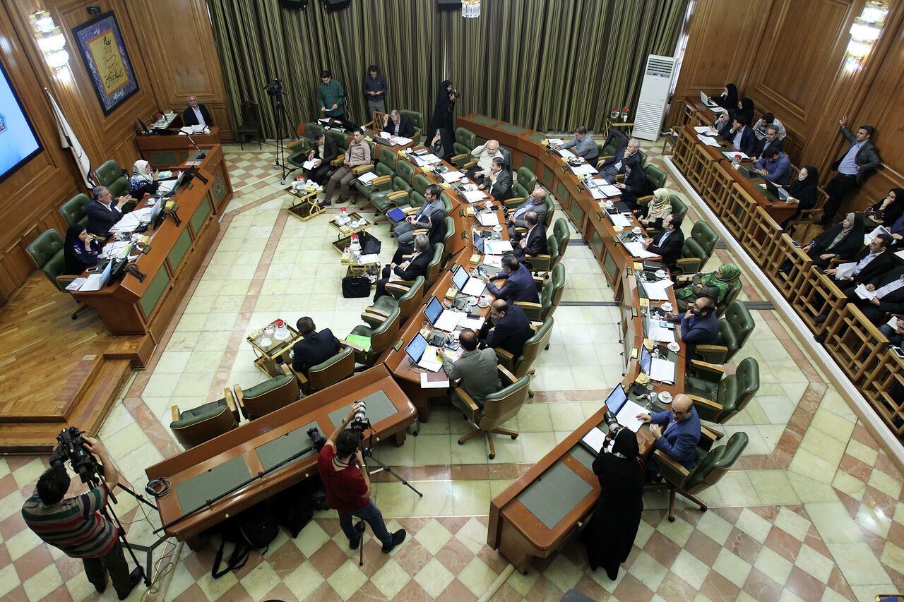 شکاف اصولگرایان در «بهشت»/بالا گرفتن اختلافات شورای شهر و شهرداری