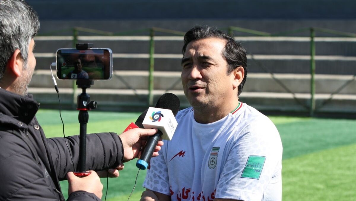 خداداد عزیزی از اوضاع جامعه انتقاد کرد خداداد عزیزی از اوضاع جامعه انتقاد کرد