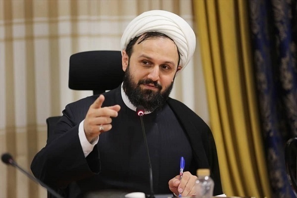 ۳ هزار معلم «طلبه» بدون امتیازی خاص جذب مدارس شدند/ طلبه‌هایی که در طرح «امین» با این وزارتخانه همکاری می‌کنند نیز کاملا «خودجوش» و «جهادی» فعالیت می‌کنند / برنامه درسی مدارس وابسته به حوزه علمیه تفاوتی با سایر مدارس نخواهد داشت / مدرسه‌ای در مشهد وابسته به حوزه علمیه، با ظرفیت ۲۵۰ نفر بیش از ۲ هزار متقاضی دارد