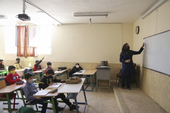 واریز ۳۷ میلیون تومان به حساب این گروه از معلمان