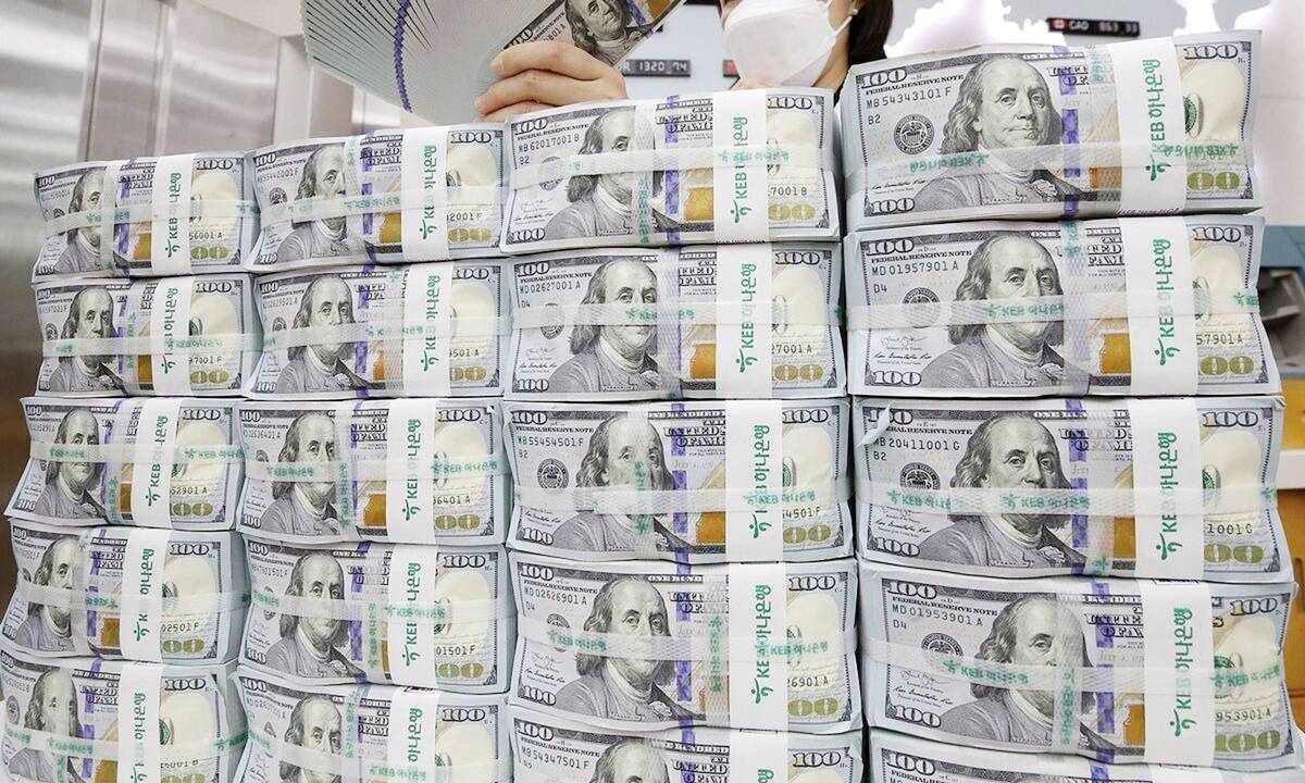 چرا با وجود اینکه بانک مرکزی بر عرضه بیش از تقاضا تاکید دارد، در بازار صف خرید شکل می‏‌گیرد؟