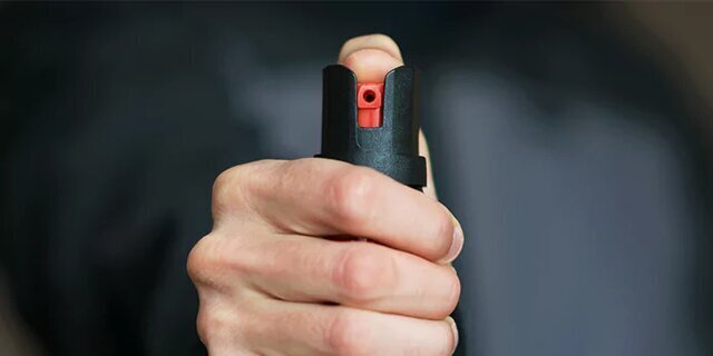 شوخی با اسپری فلفل در اهواز، ۸ نفر را راهی بیمارستان کرد شوخی با اسپری فلفل در اهواز، ۸ نفر را راهی بیمارستان کرد