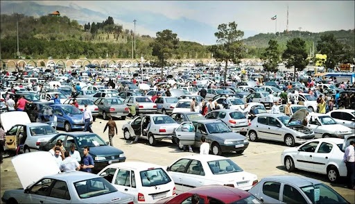 بازار خودرو باز هم متلاطم شد/انحراف به چپ فروشندگان به سمت خریداران