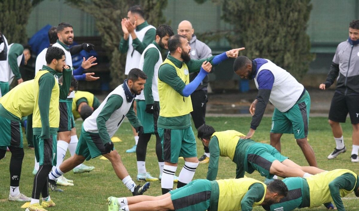 سه هافبک آماده استقلال علیه پرسپولیس