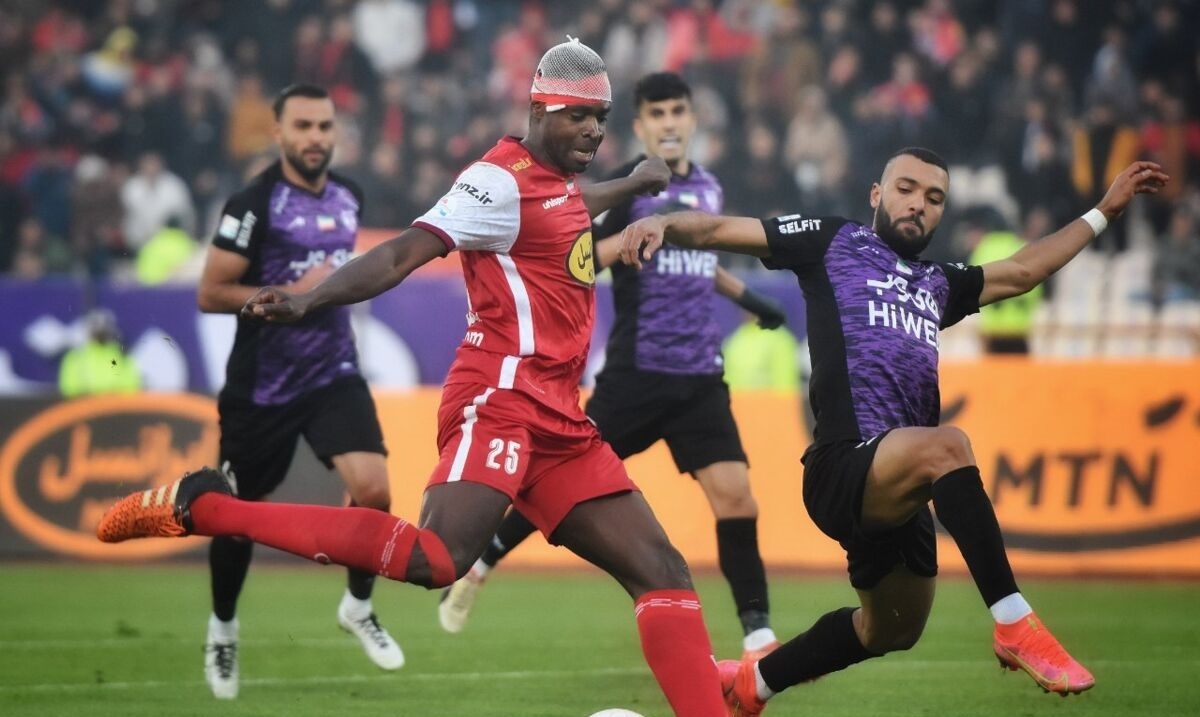 قهرمانی آقای گل استقلال با پیراهن پرسپولیس