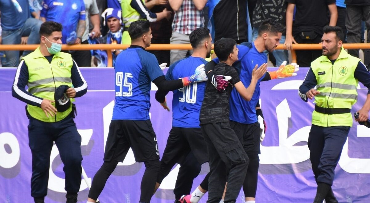 پای ستاره استقلال در درگیری این پرسپولیسی باز شد