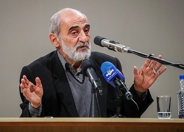 شریعتمداری: لایحه «حمایت از عفاف و حجاب» مجوز قانونی بی‌حجابی را صادر می کند / اوج برخورد با کشف حجاب‌کننده در این لایحه، جریمه ۲ میلیون تومانی است / تنها راه عاقلانه برای پیشگیری از کشف حجاب، پس گرفتن این لایحه است