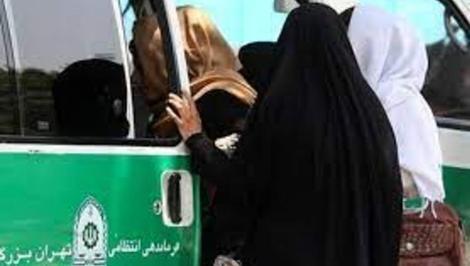 روزنامه اصولگرای جوان: در باره حجاب تندروی کردیم؛ اگر دختری جوراب سفید داشت از مدرسه اخراج می شد/ نباید مانتوی تیره را ترویج می کردیم/ملزومات حجاب گران است، دولت باید حمایت کند