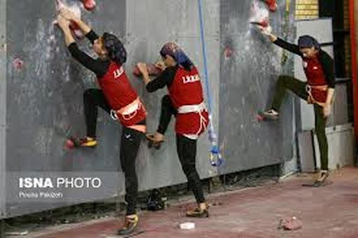 حرکت پرهیاهوی چند دختر در شهرک اکباتان
